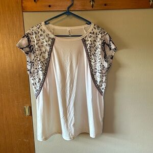 Women’s printed sleeve t-shirt